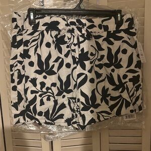 Case of 3 Floral Black and White Shorts